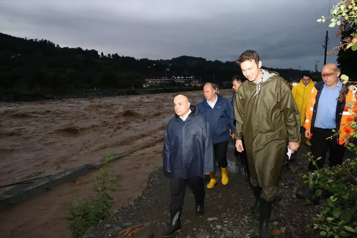 Artvin’de Heyelan ve Taşkınlar 32 Köy Yolunu Kapatı