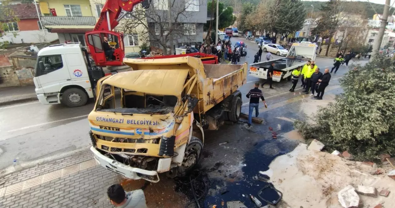 Bursa’da Freni Boşalan Kamyon Kazaya Sebep Oldu